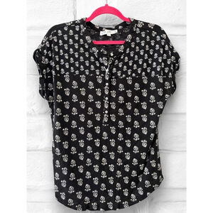 Chelsea & Theodore Women’s Medium Black Cap Sleeve Half Button Floral Blouse